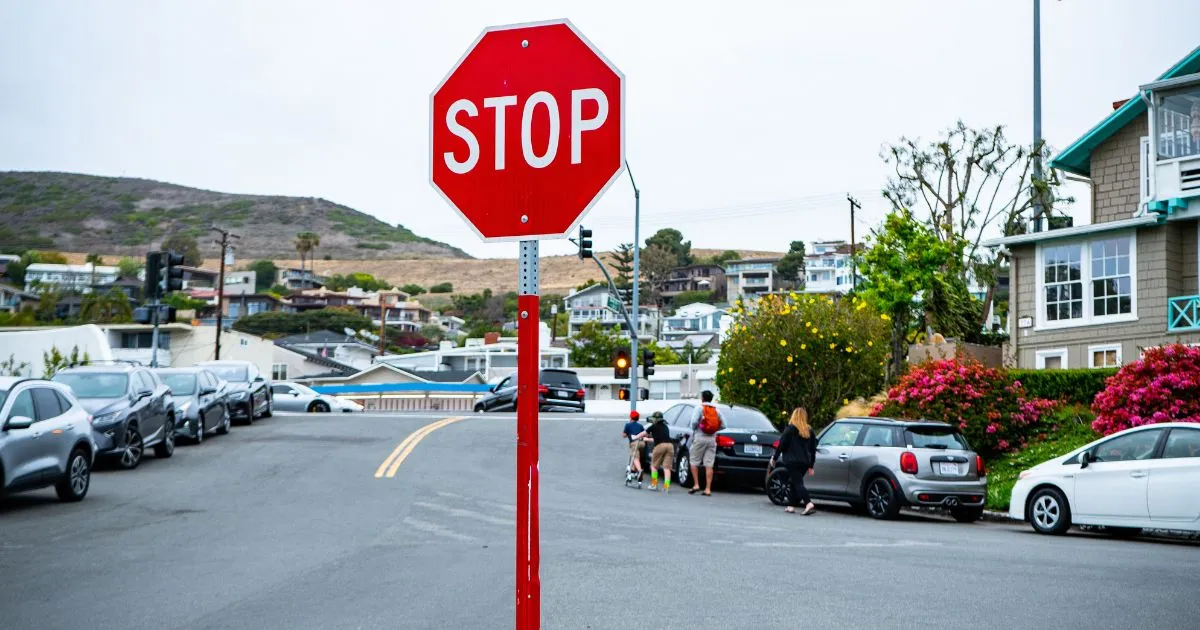 Pros and Cons of Using Airport Discount Parking Services