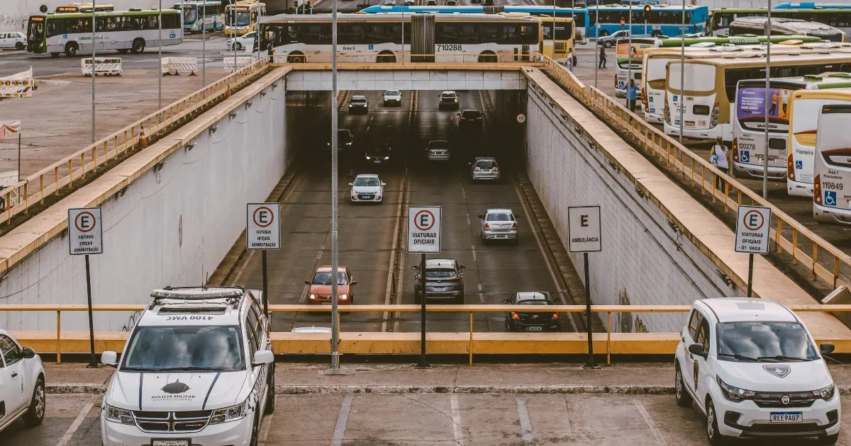 Pros and Cons of Using Airport Express Car Parking Services