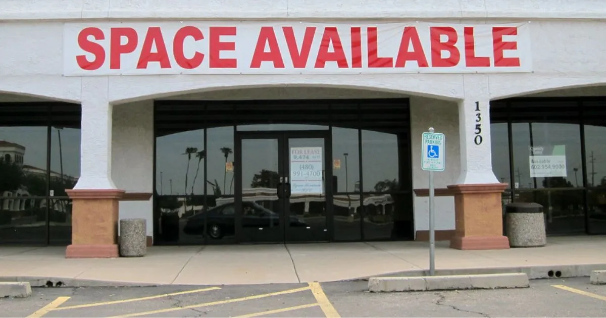 A Space Available Advertisement To Attract Parking Space Renters