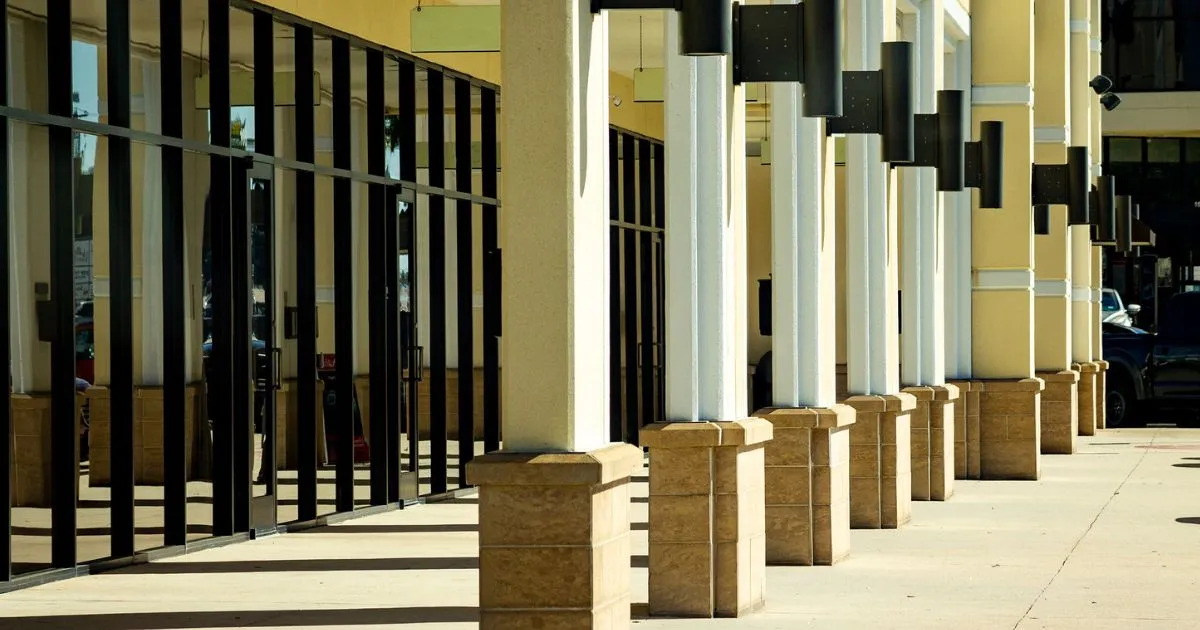 Modern Shopping Plaza With Elegant Architectural Design