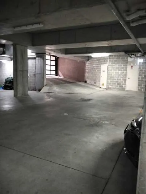 Renting a carspot in garage In REDFEN 