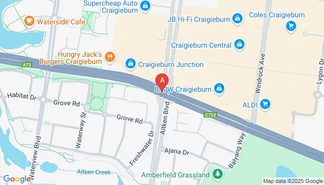 Double garage for rent on a Craigieburn street in VIC